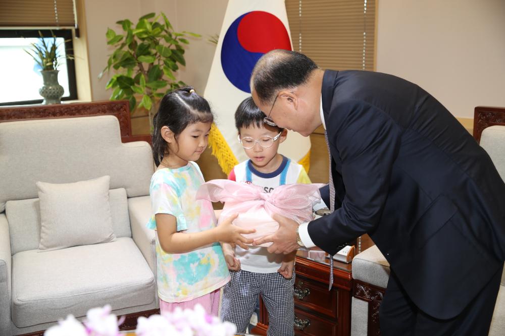 '부산대학교 어린이집 원아 명절 인사'