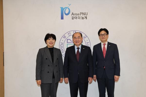 '내빈 접견_박문철 부산은행 동부영업그룹장(상무), 이재원 부산은행 장전동지점장'의 첨부파일 이미지